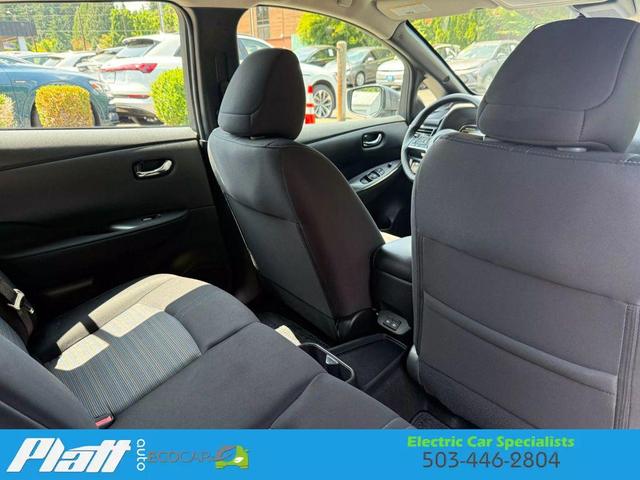 Photo of 2023 Gray Nissan Leaf