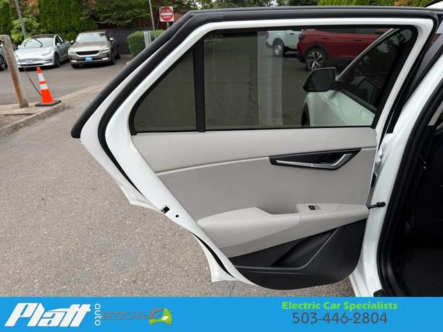 Photo of 2023 White Kia Niro EV