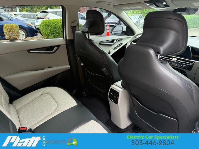 Photo of 2023 White Kia Niro EV