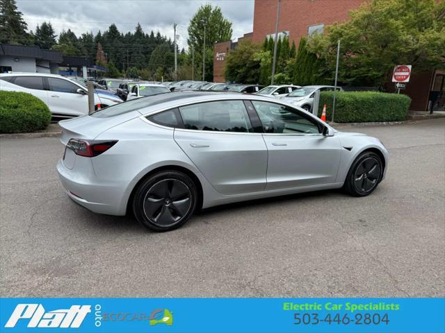 Photo of 2018 Silver Tesla Model 3