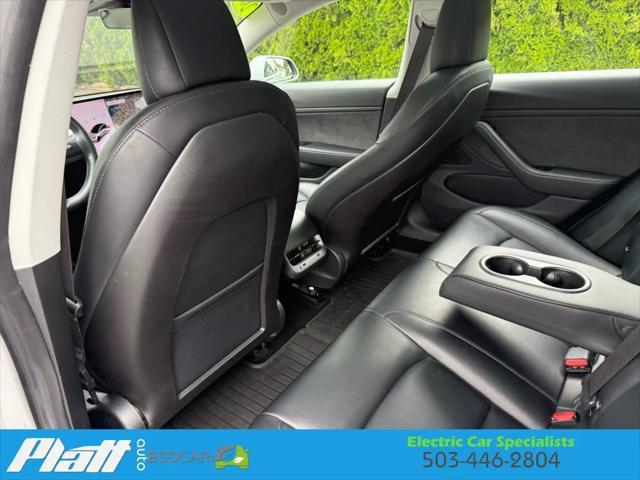 Photo of 2018 Silver Tesla Model 3