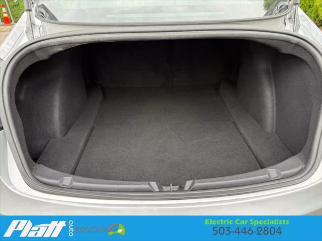 Photo of 2018 Silver Tesla Model 3