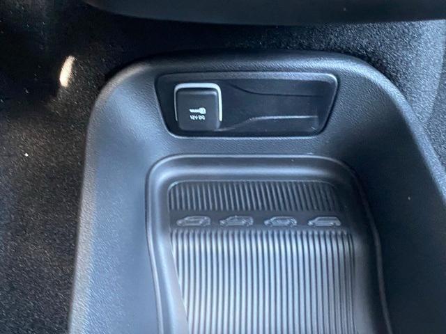 Photo of 2025 Fathom Blue Pearlcoat Chrysler Pacifica