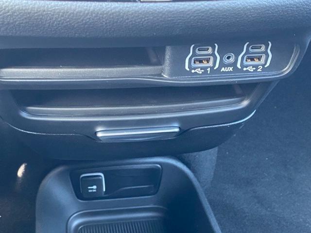 Photo of 2025 Fathom Blue Pearlcoat Chrysler Pacifica