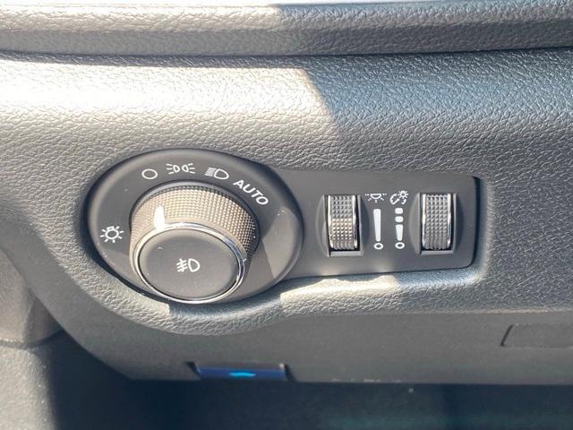 Photo of 2025 Fathom Blue Pearlcoat Chrysler Pacifica