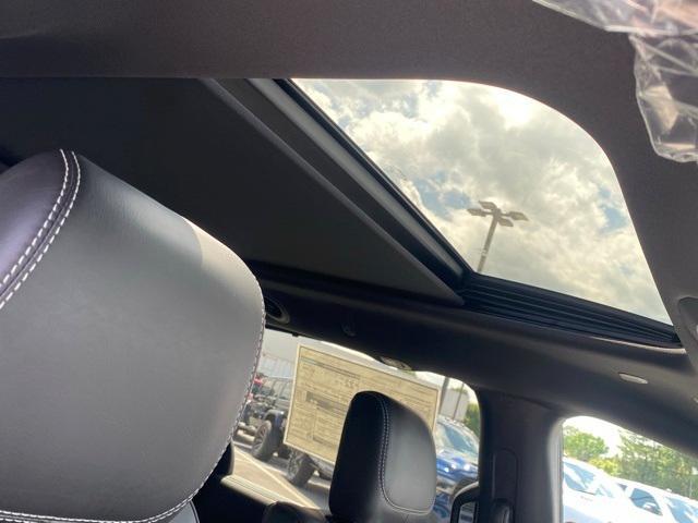 Photo of 2025 Fathom Blue Pearlcoat Chrysler Pacifica