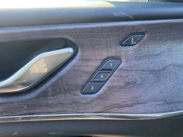 Photo of 2025 Metallic Jeep Grand Cherokee L