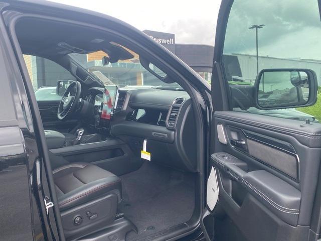 Photo of 2025 Diamond Black RAM 1500
