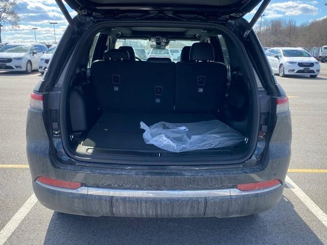 Photo of 2025 Diamond Black Jeep Grand Cherokee