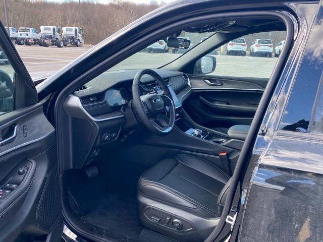 Photo of 2025 Diamond Black Jeep Grand Cherokee