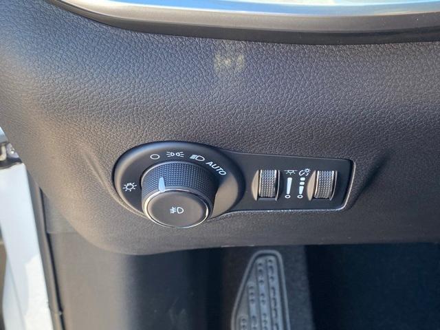 Photo of 2025 Bright White Clearcoat Jeep Compass