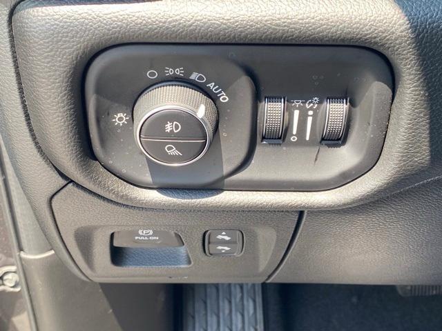 Photo of 2025 Granite Crystal Clearcoat Metallic RAM 1500