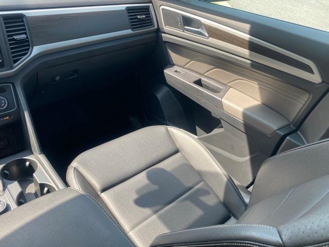 Photo of 2022 Deep Black Pearl Effect Volkswagen Atlas
