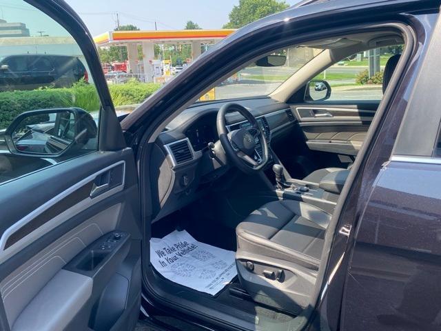 Photo of 2022 Deep Black Pearl Effect Volkswagen Atlas