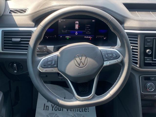 Photo of 2022 Deep Black Pearl Effect Volkswagen Atlas
