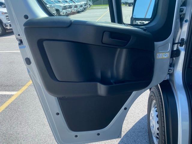 Photo of 2025 Bright Silver Clearcoat Metallic RAM ProMaster 1500