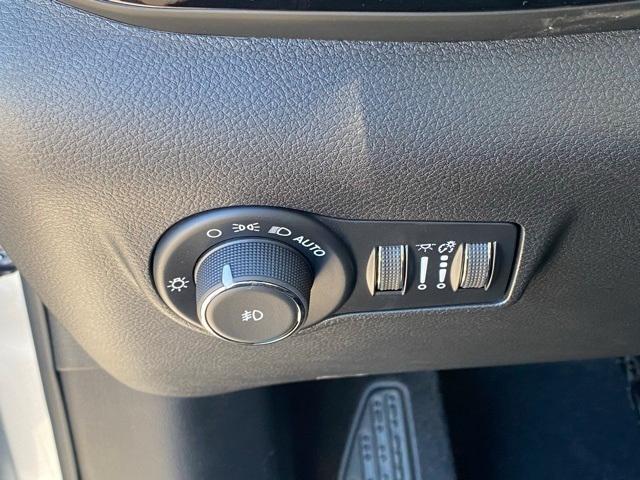 Photo of 2025 Silver Zynith Jeep Compass