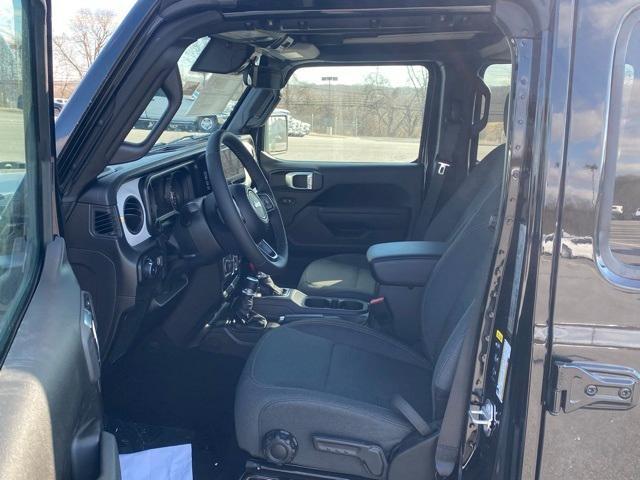 Photo of 2025 Black Clearcoat Jeep Wrangler