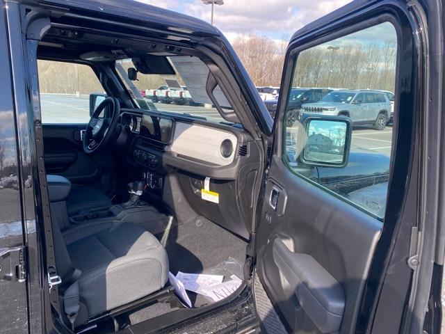 Photo of 2025 Black Clearcoat Jeep Wrangler