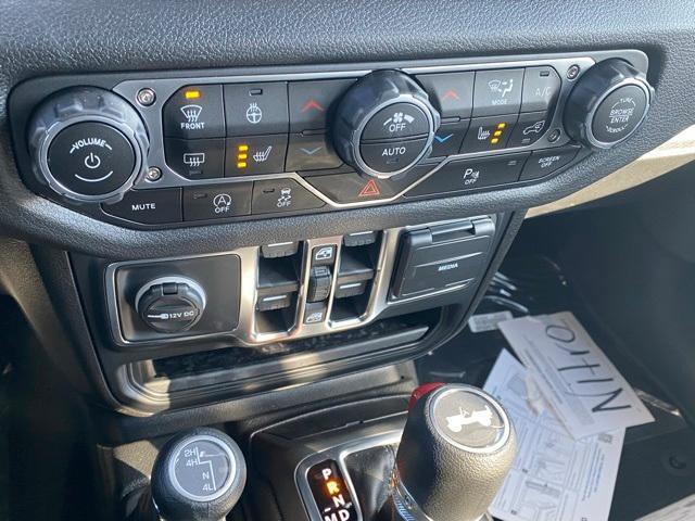 Photo of 2025 Black Clearcoat Jeep Wrangler