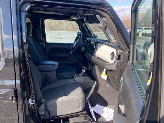 Photo of 2025 Black Clearcoat Jeep Wrangler