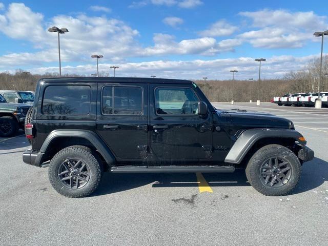 Photo of 2025 Black Clearcoat Jeep Wrangler