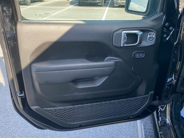 Photo of 2025 Black Clearcoat Jeep Wrangler