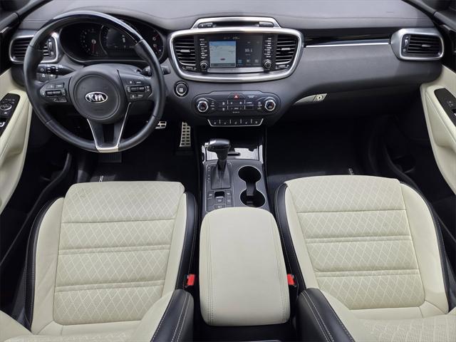 Photo of 2017 Snow White Pearl Kia Sorento