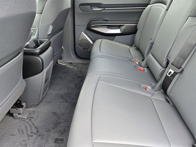 Photo of 2026 Ivory Kia EV9