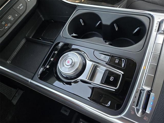 Photo of 2026 Aurora Black Pearl Kia Carnival Hybrid