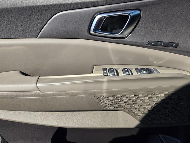 Photo of 2026 Aurora Black Pearl Kia Carnival Hybrid