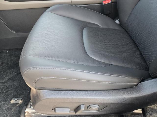 Photo of 2026 Aurora Black Pearl Kia Carnival Hybrid