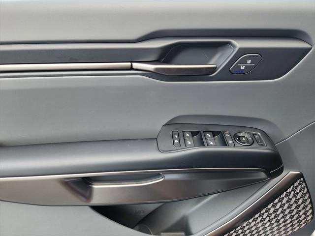 Photo of 2026 Ivory Kia EV9