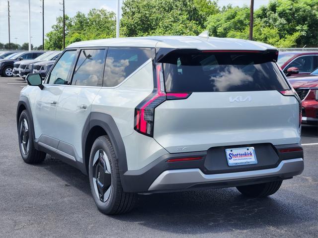 Photo of 2026 Ivory Kia EV9