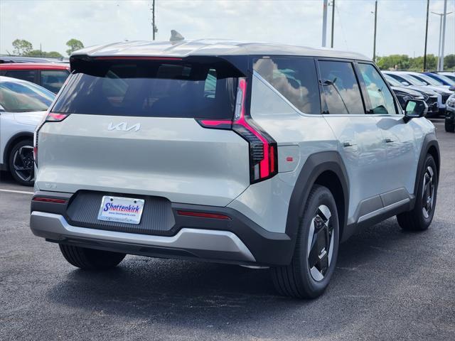 Photo of 2026 Ivory Kia EV9