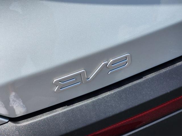 Photo of 2026 Ivory Kia EV9