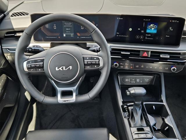 Photo of 2025 Snow White Pearl Kia K5