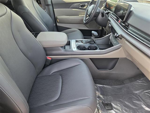 Photo of 2026 Deep Chroma Blue Kia Carnival