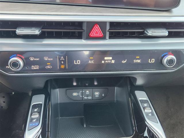 Photo of 2025 Jungle Green Kia Sorento