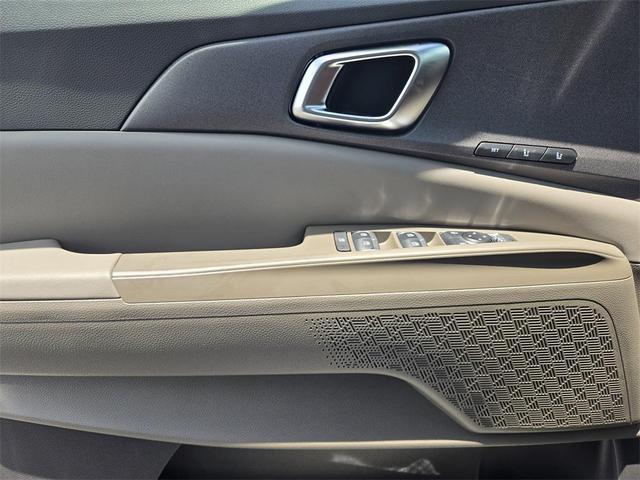 Photo of 2026 Ivory Kia Carnival