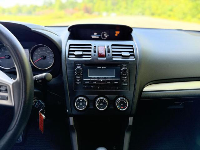 Photo of 2015 Silver Subaru Forester