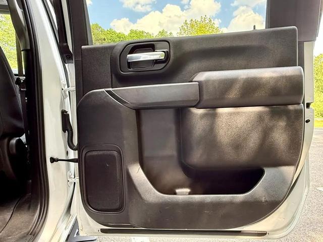 Photo of 2022 White Chevrolet Silverado 2500