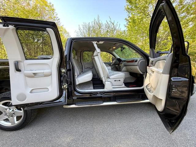 Photo of 2013 Black GMC Sierra 2500