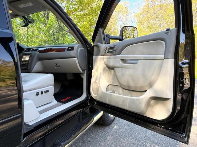 Photo of 2013 Black GMC Sierra 2500