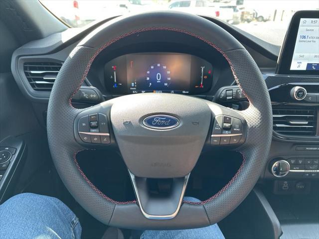 Photo of 2025 Agate Black Metallic Ford Escape