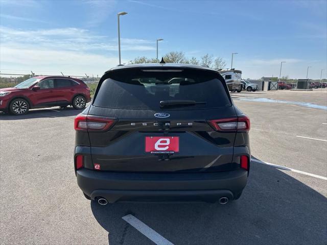 Photo of 2025 Agate Black Metallic Ford Escape