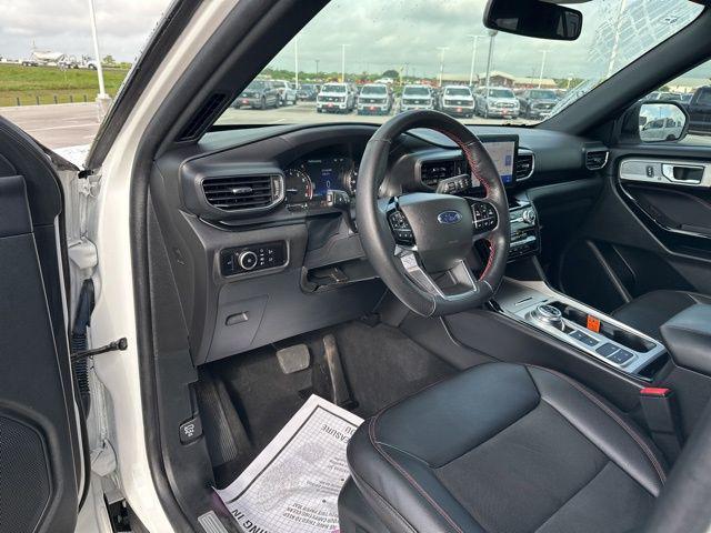 Photo of 2023 Star White Metallic Tri-Coat Ford Explorer