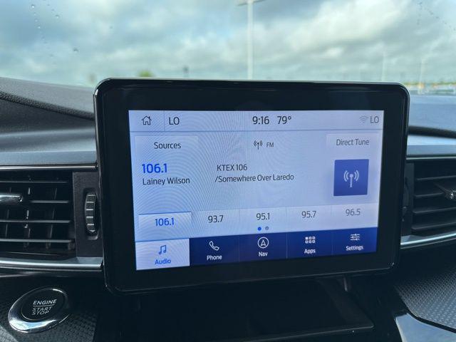 Photo of 2023 Star White Metallic Tri-Coat Ford Explorer