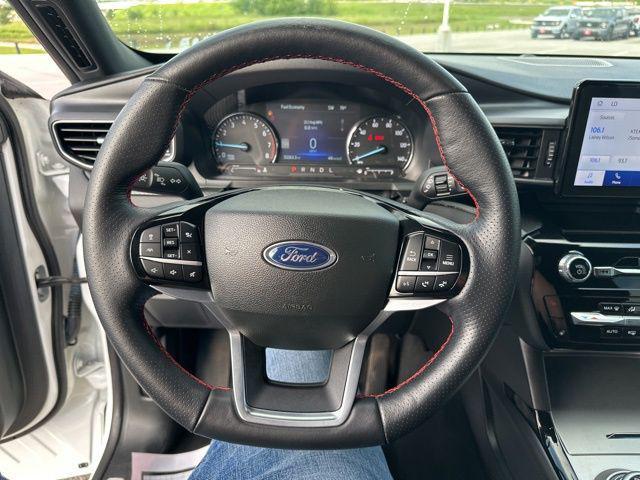 Photo of 2023 Star White Metallic Tri-Coat Ford Explorer