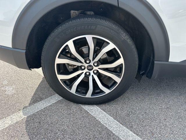 Photo of 2023 Star White Metallic Tri-Coat Ford Explorer